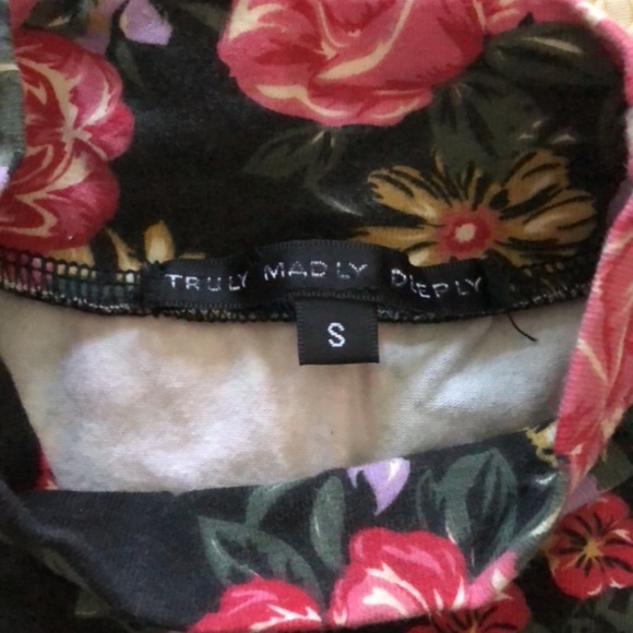 Mock Neck Crop Top - Picture 2 of 2